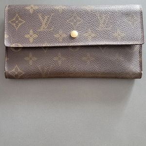 Authentic Louis Vuitton International Wallet